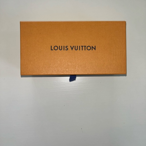 Louis Vuitton Rendezvous Cat a eye Sunglasses - Picture 11 of 14